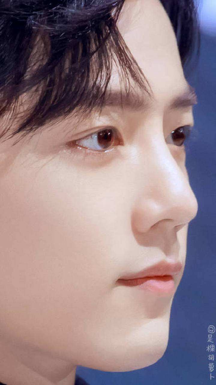 肖战的眼睛太好看了,亮晶晶的好像天上星 肖战的眼睛是内娱最美吧?湿