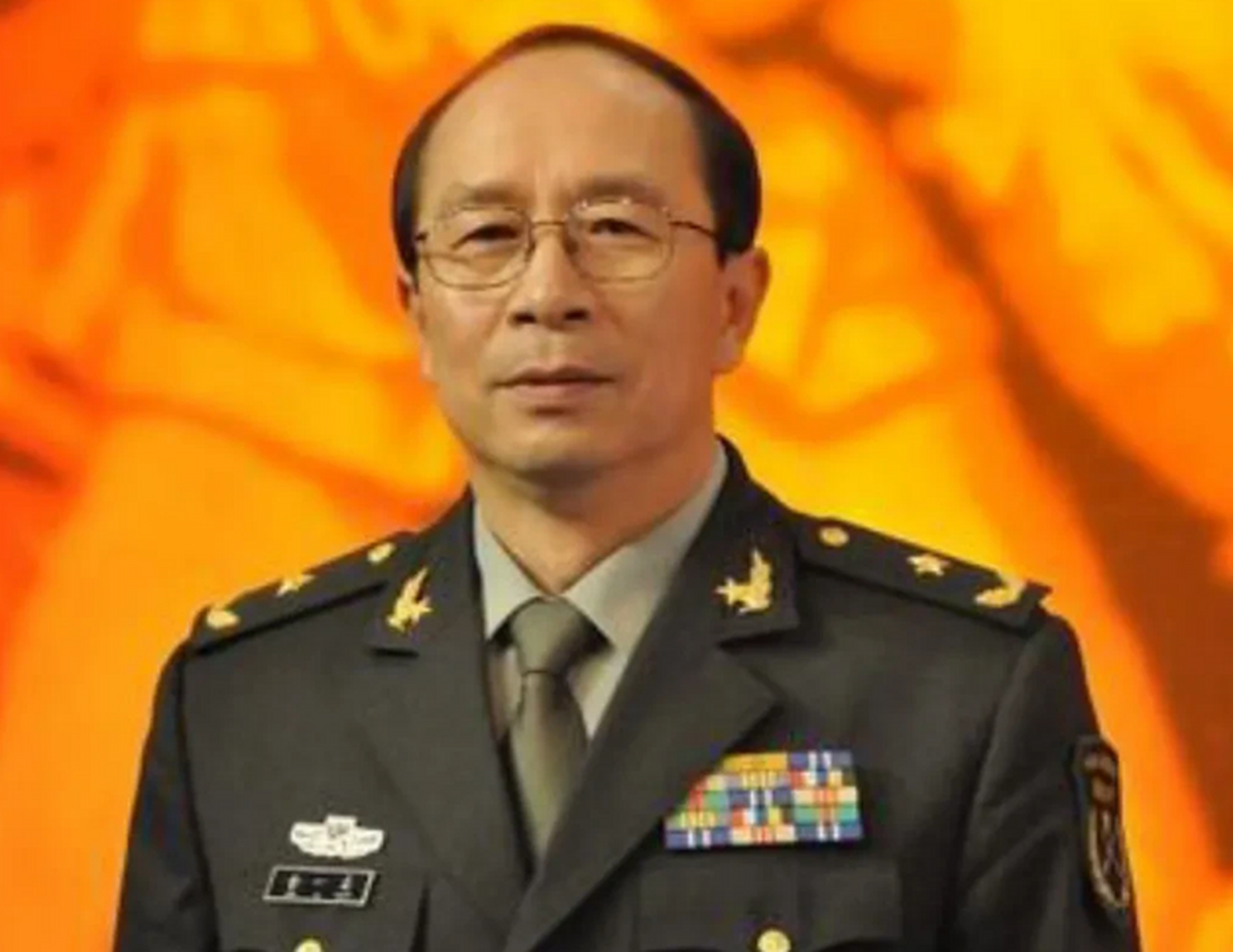 美国学者托夫勒总结人类历史,认为人类的力量有三种:第一种是暴力,第
