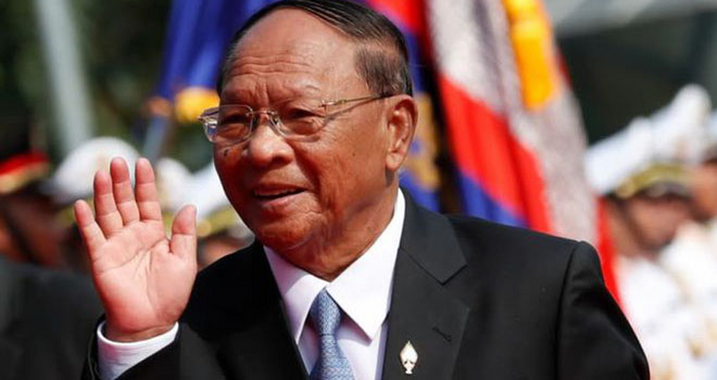 韩桑林这老哥们多可爱,不比非洲人白多少,他又黑又低,偏偏特别长寿,88