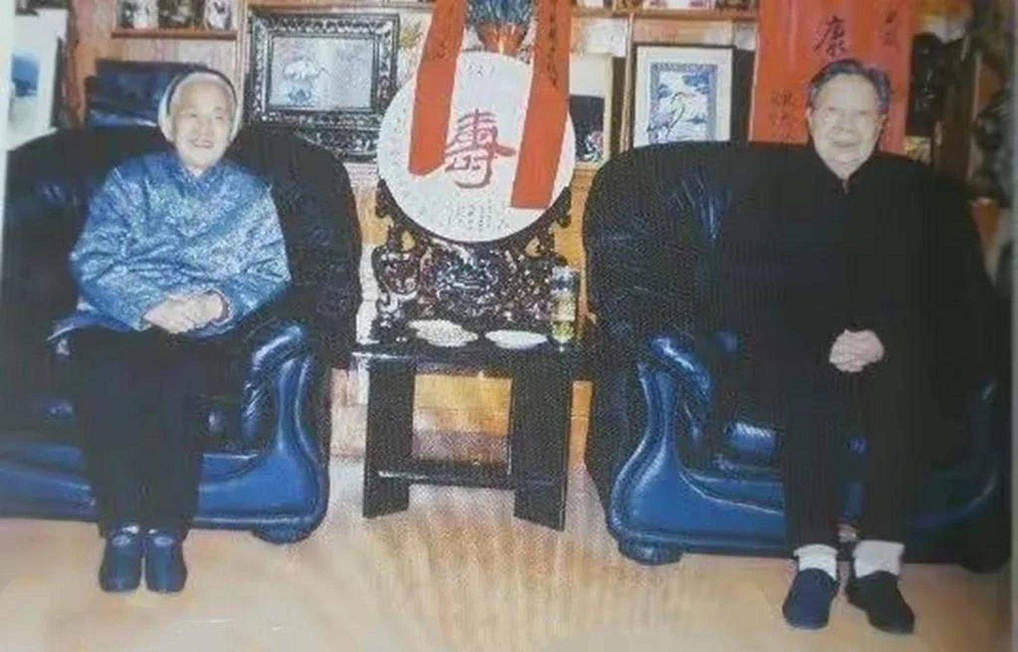 领动计划# 谭启龙同志90寿辰时与夫人严永洁在一起的合影,谭启龙同志