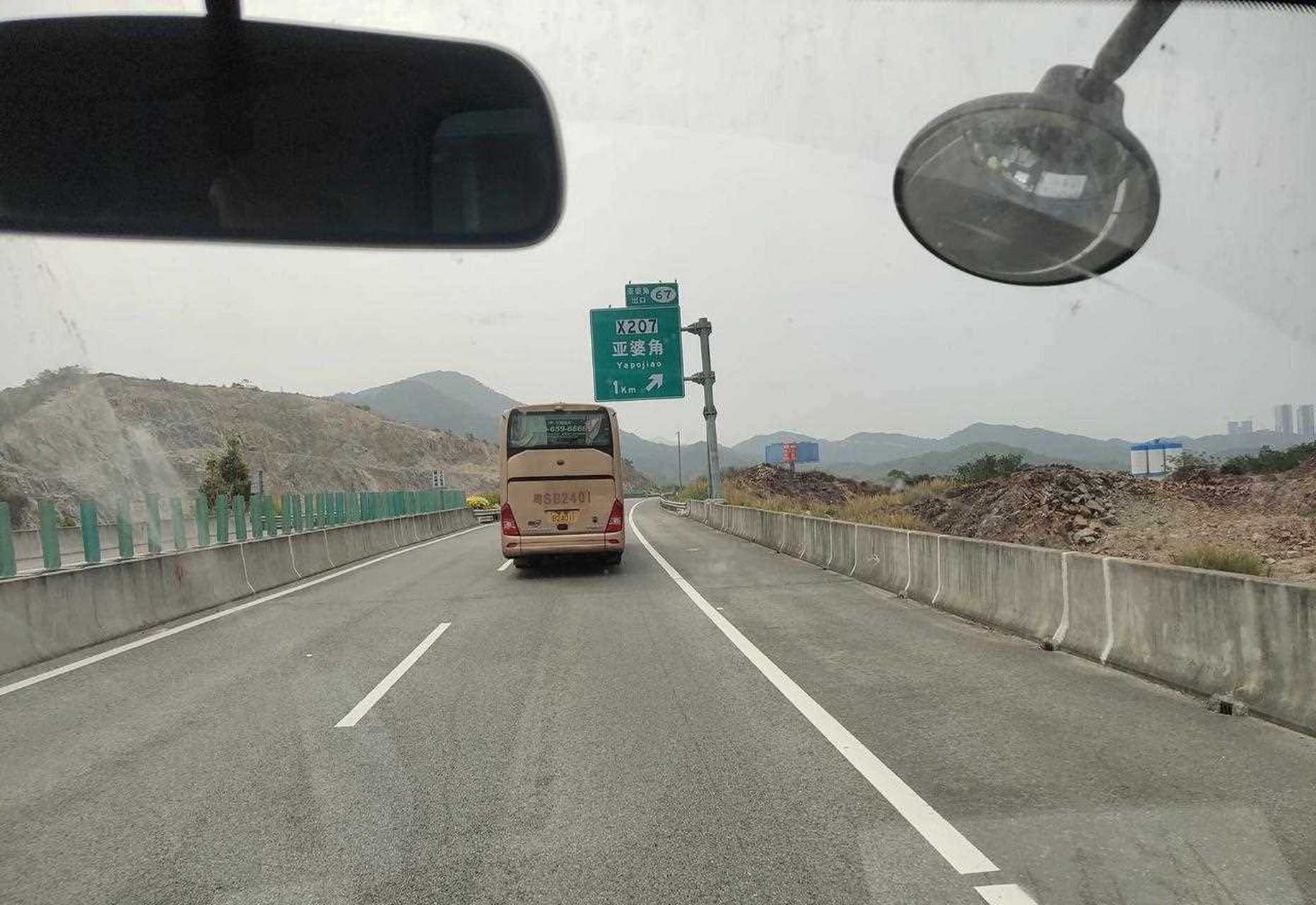 惠州惠陽的一個麵包車司機,拉幾個人去深圳大鵬,在回惠陽的路上突然被