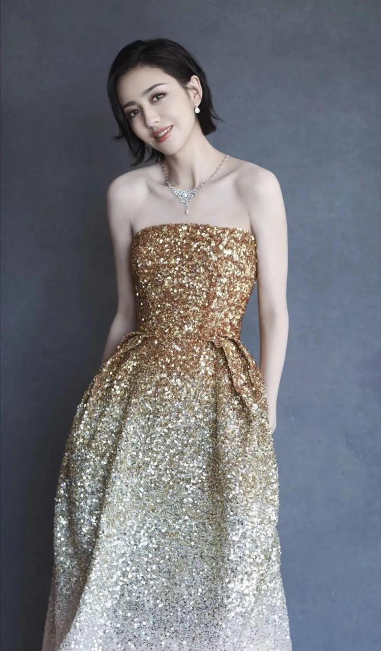 佟丽娅一直都很美,从小美到大,从刚出道美到现在,她的美是那种360度无