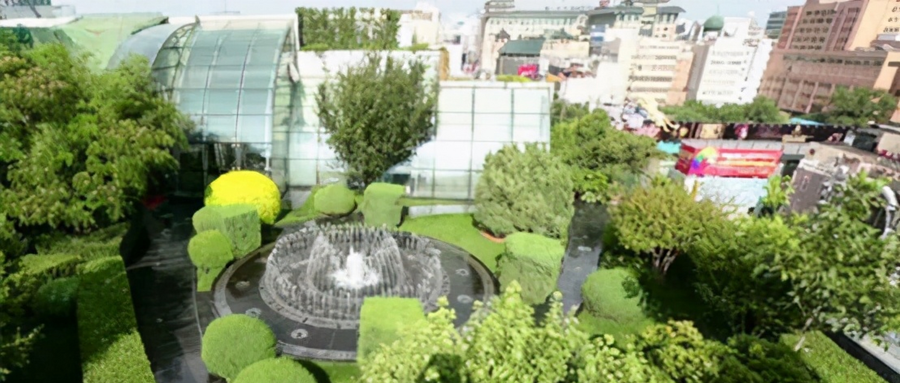 王艳家的小区叫王府世纪,这是一座八层楼高的大厦,虽然建筑外观看起来