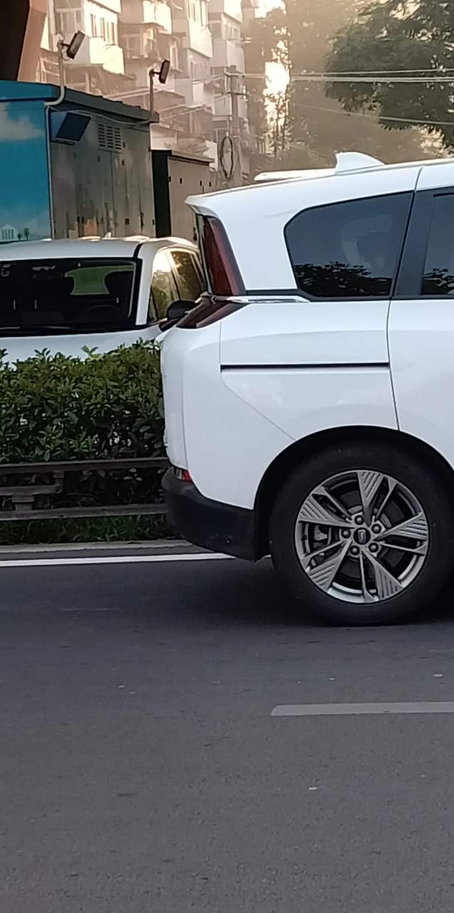 这车出自哪位大神的手笔,车屁股的设计绝对是完美的.[舔屏]