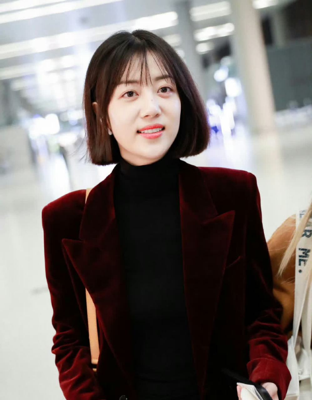 李溪芮脸色怎么变了? 最后三张是老照片?