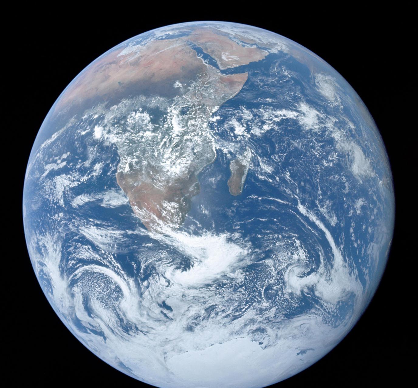 微信启动页面里的那张地球照片,有个官方的名字的叫蓝色弹珠,从1972年