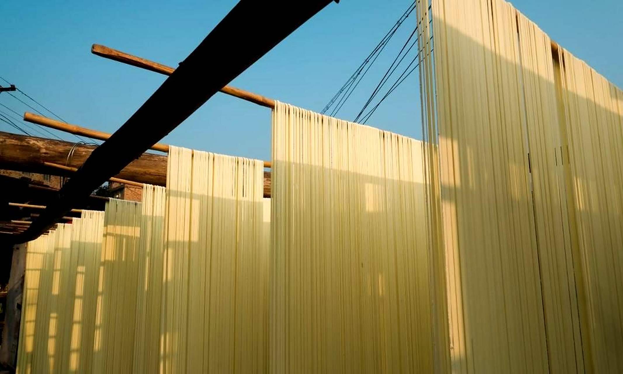 "古蔺手工挂面,传统生活的珍贵体现.