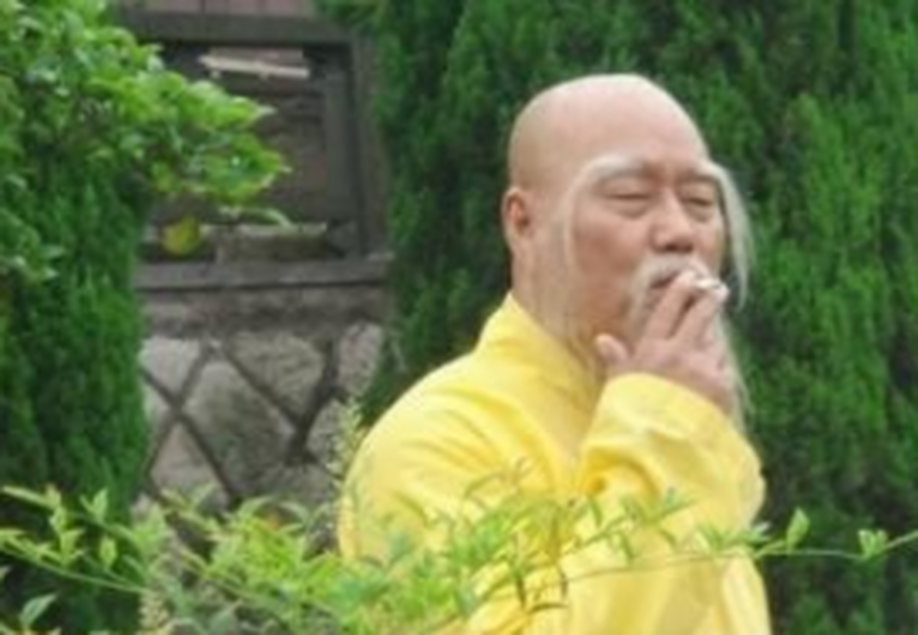 不懂就问,和尚抽烟犯戒吗?