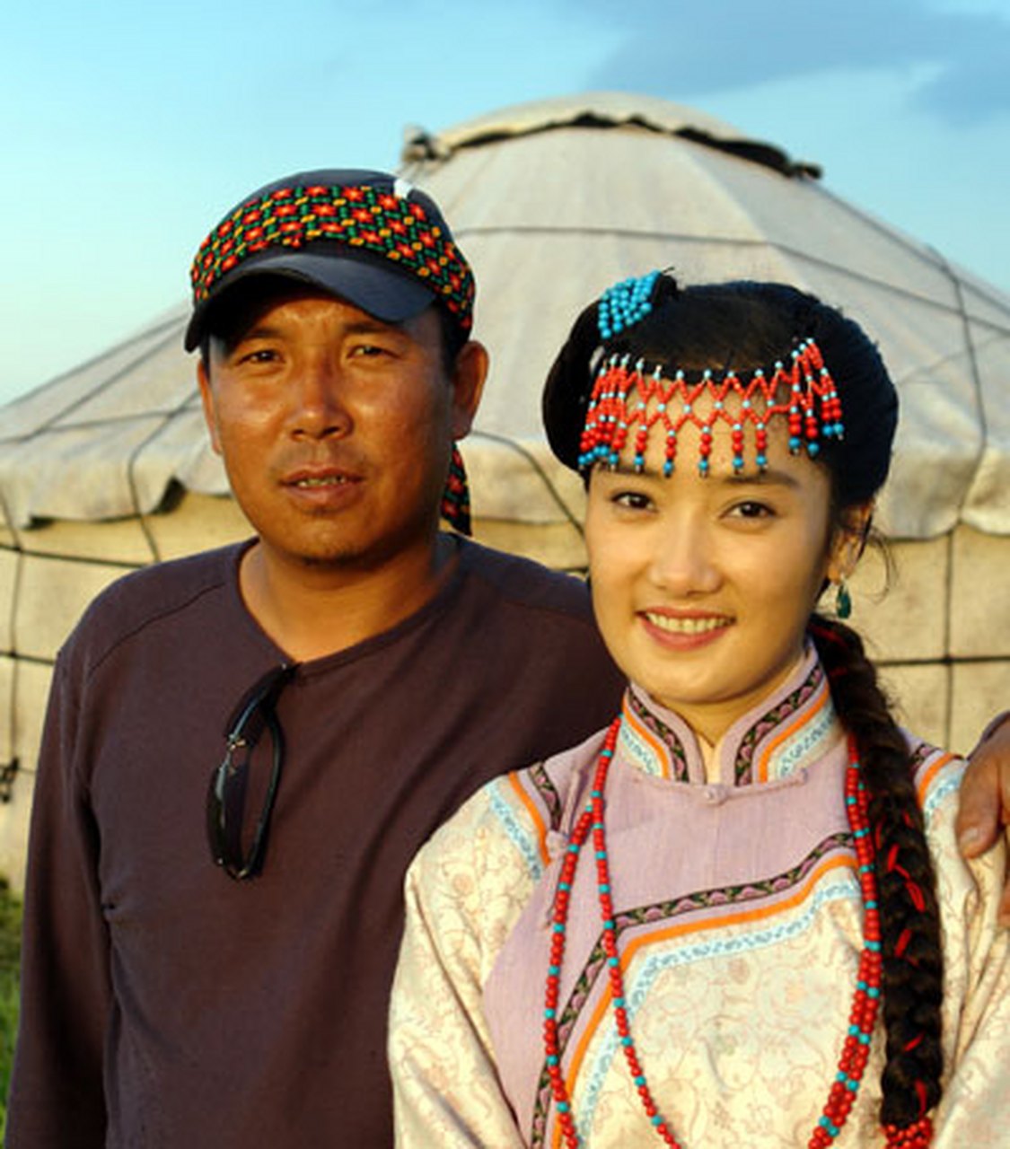 玲花:我在十多年前,拍过一部电视剧,叫《祥云奈曼》,我拍完这部戏,我