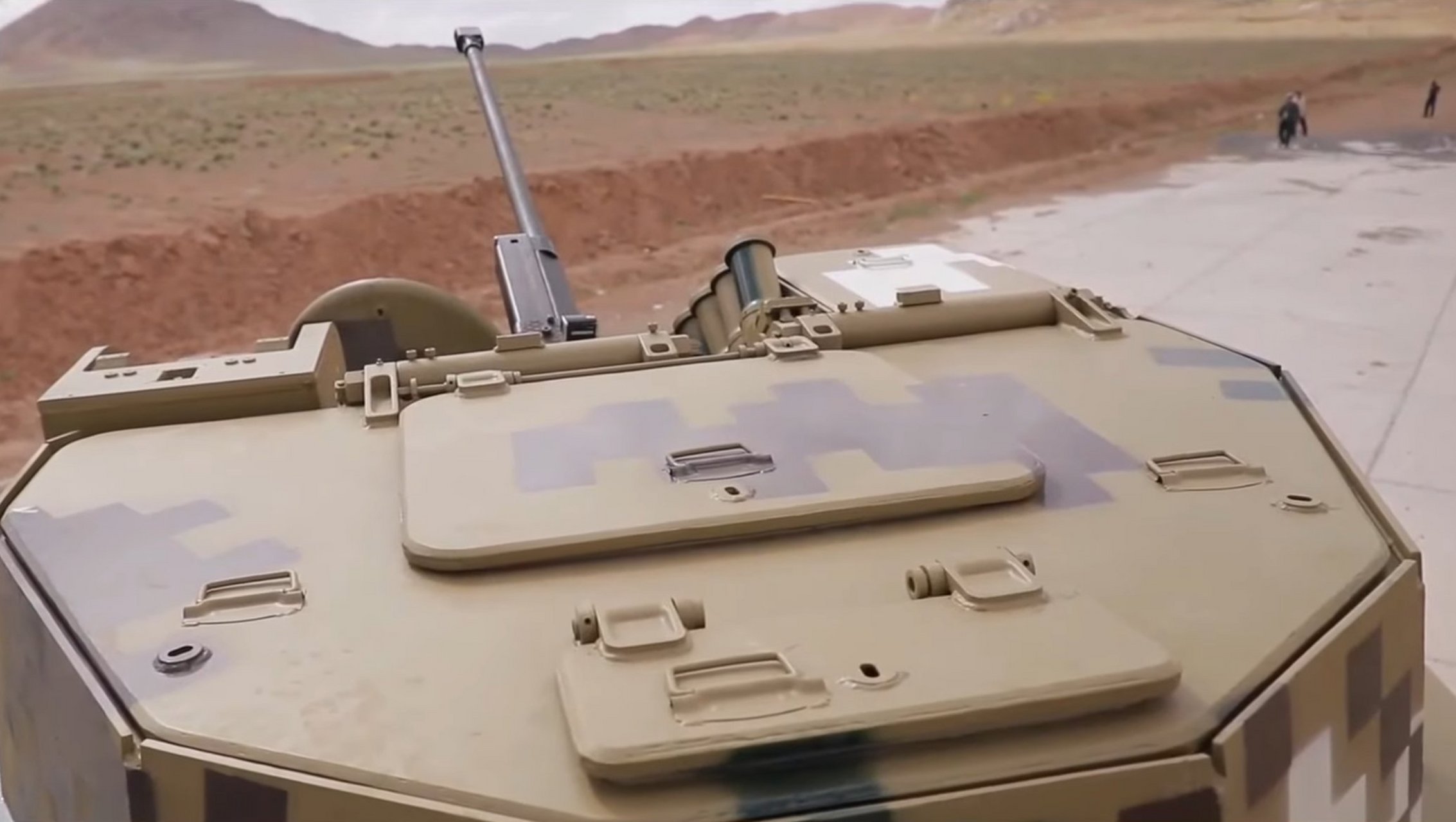 伊朗制造的makran ifv(步兵战斗车),又名btr-50 makran.