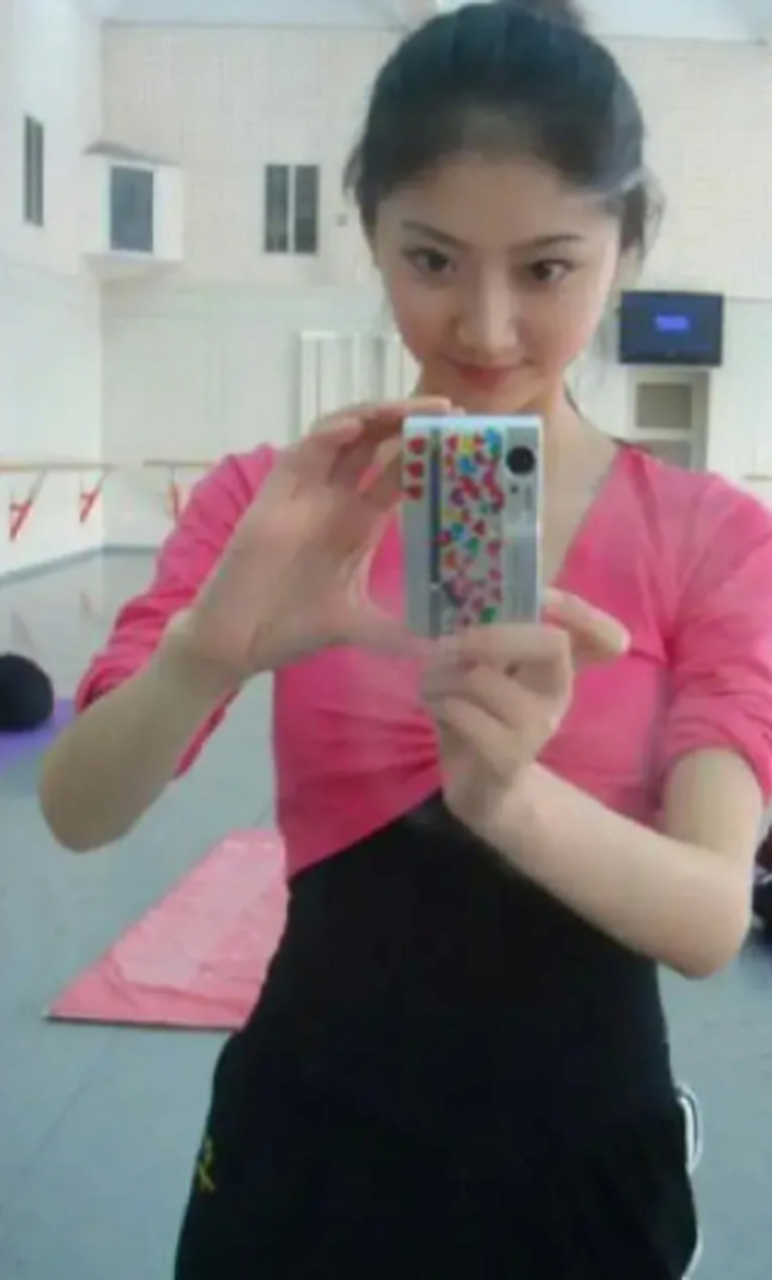 看了景甜大学时期的照片,原来她那时候就美得很出彩了!