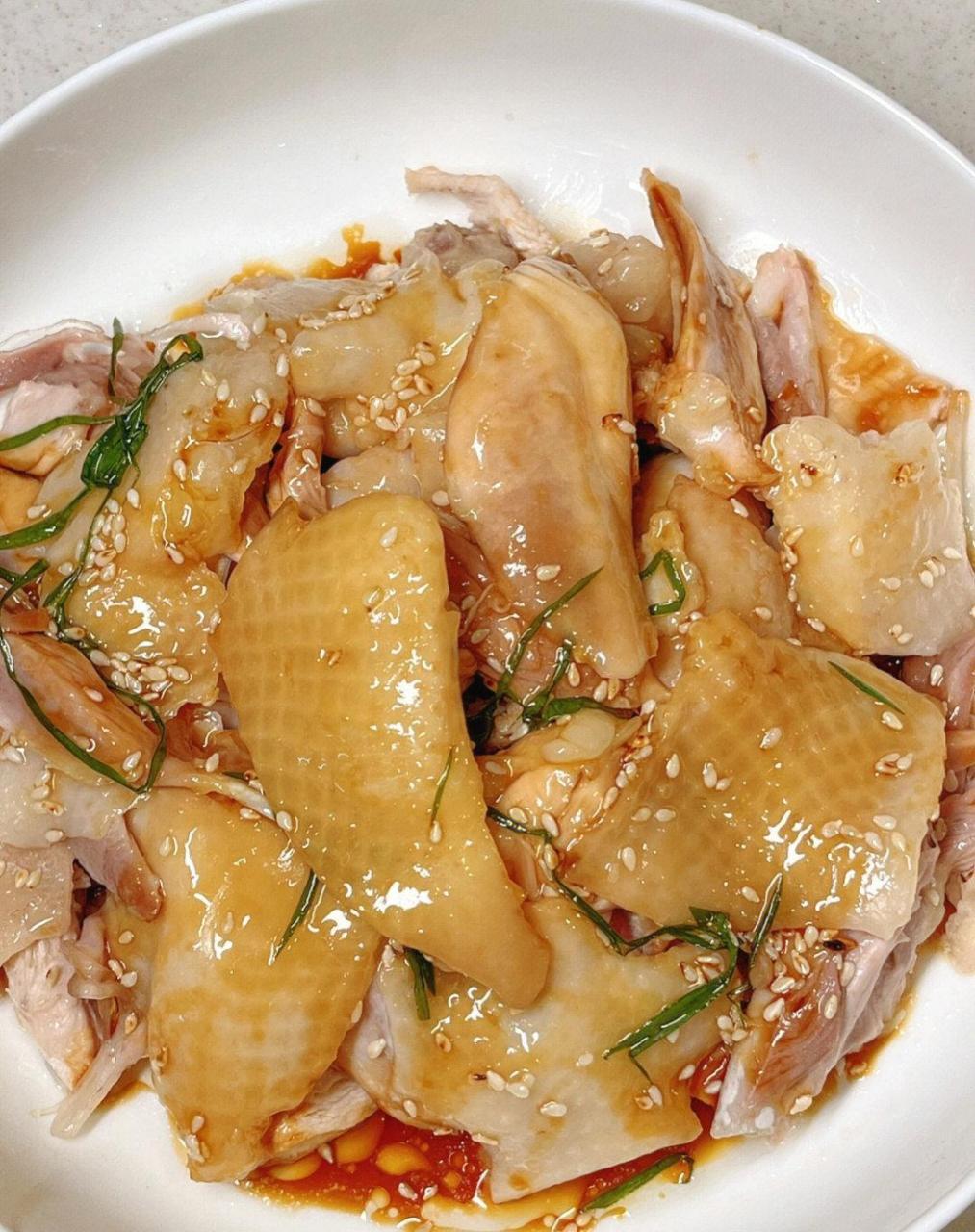 我妈做的这个葱油手撕鸡,太好吃了!97皮爽肉嫩滑!