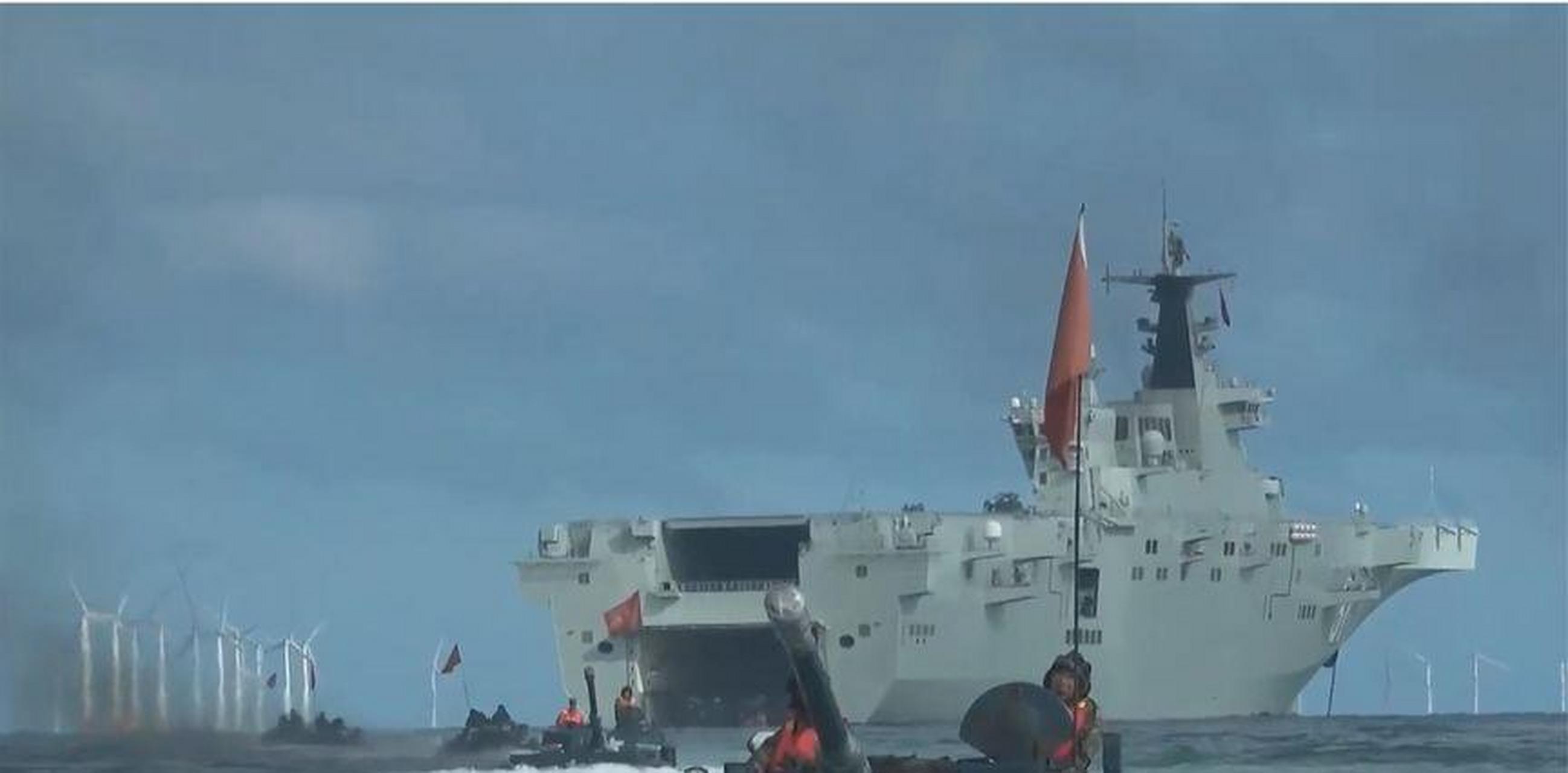 【海南舰发布最新演训视频:海空协同出击 检验两栖攻击能力】近日