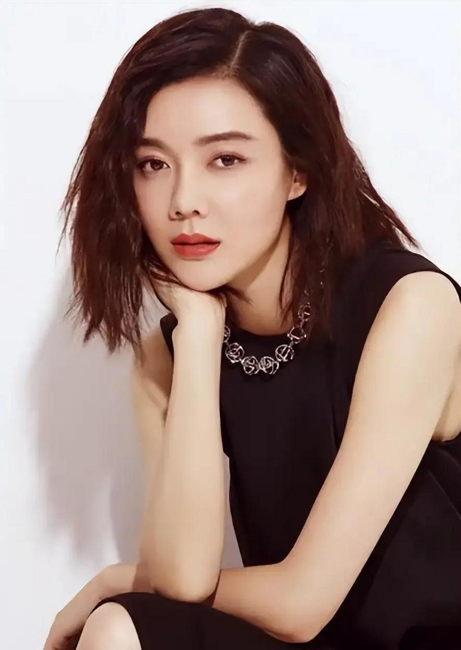 2010年,富商李兆会请成龙吃饭,有个附加条件:让他必