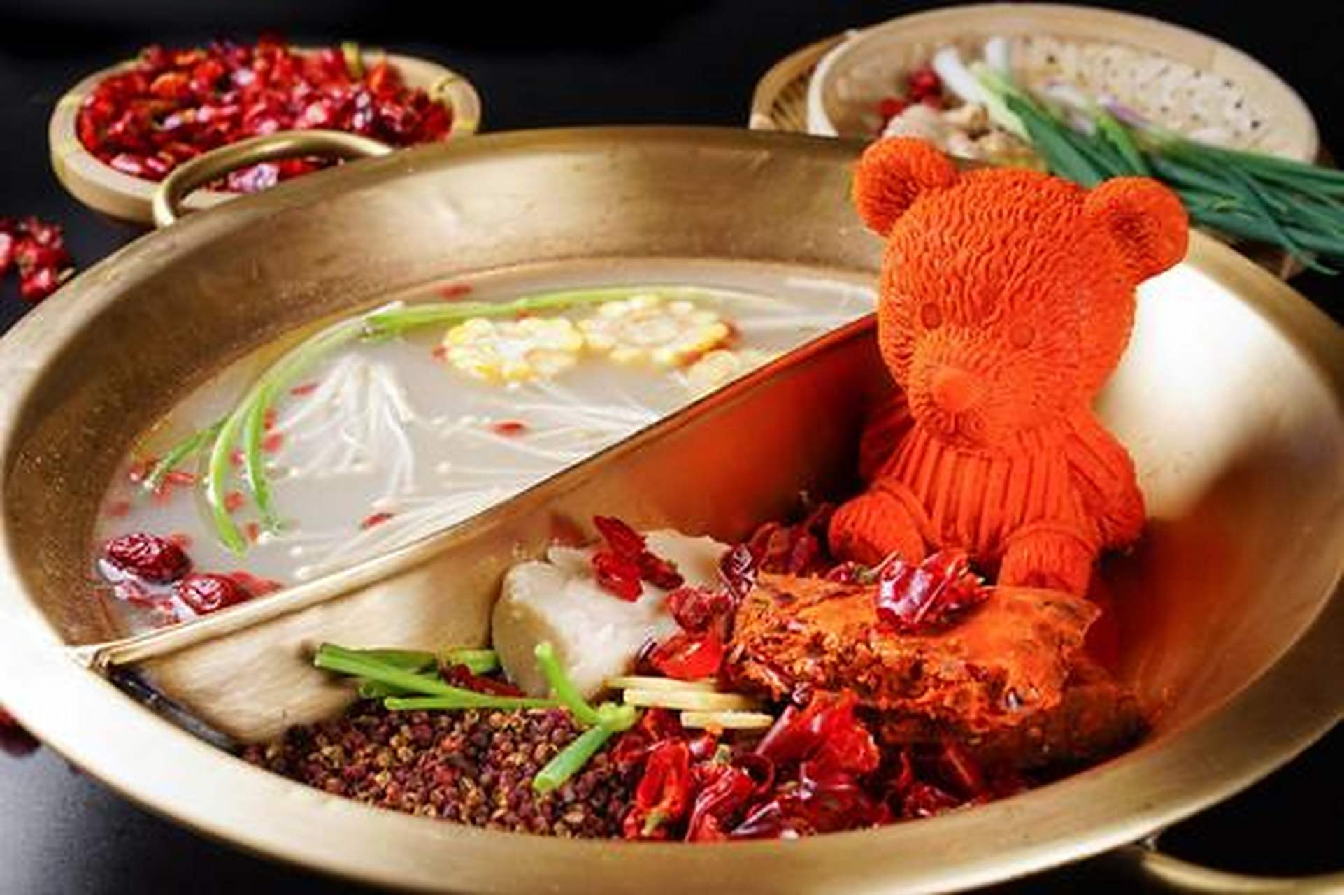 香天下火锅,锅底清香,纯麻,不油腻,久吃不上火,食用后不辣肠胃,老少