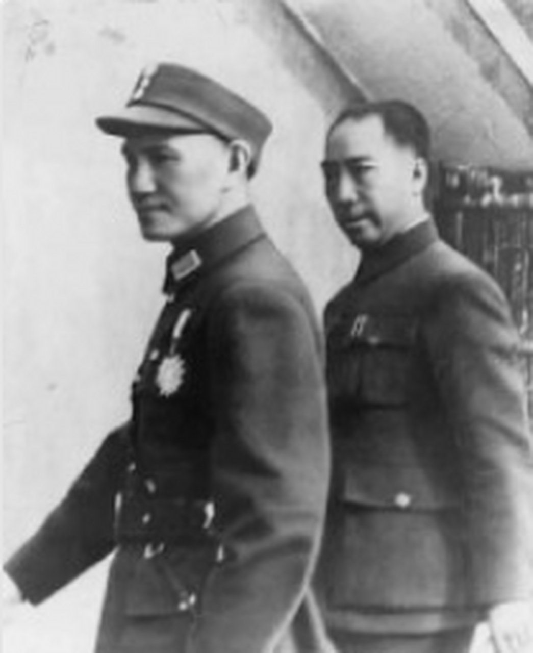 1939年12月24日,大汉奸汪曼云在汪伪76号特工总部,吃完平安夜大餐想