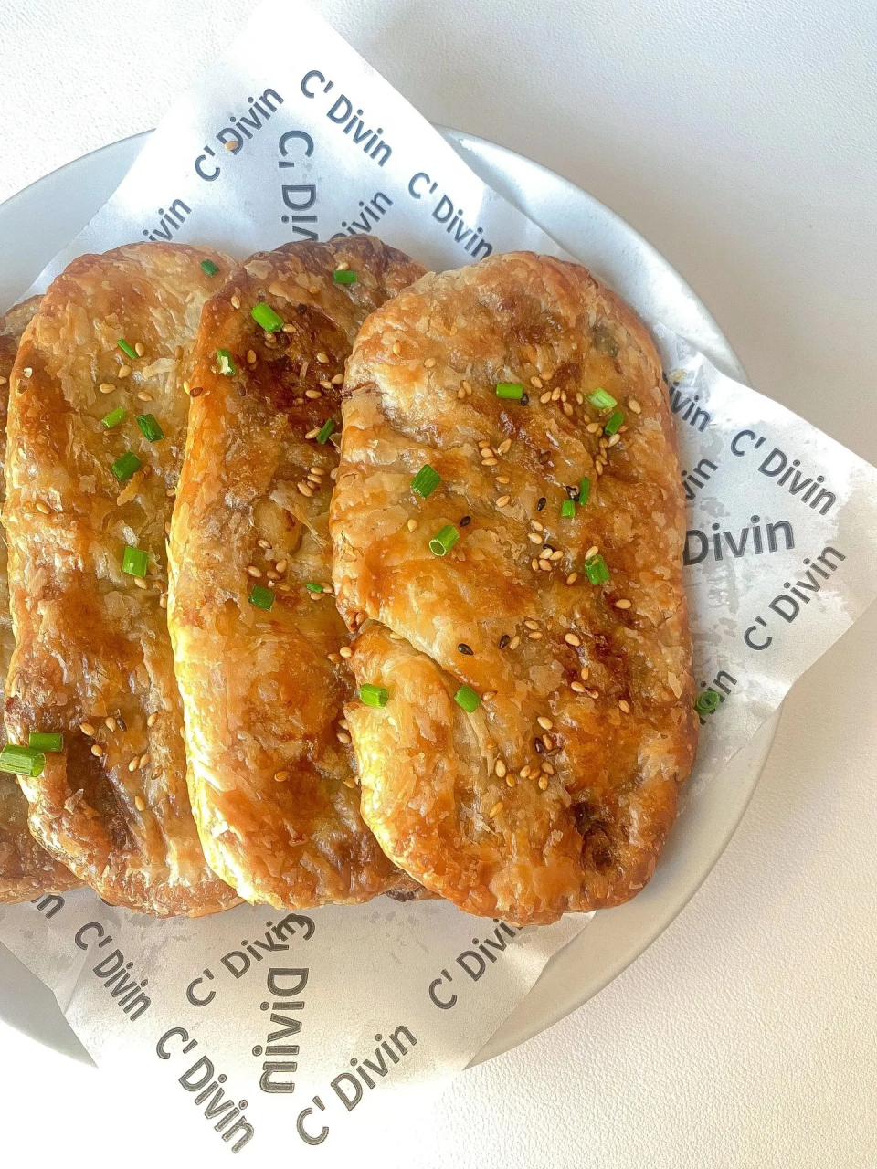 葱香鲜肉锅盔酥到掉渣,真的太好吃了  咸香酥脆,层层起酥,口感一绝