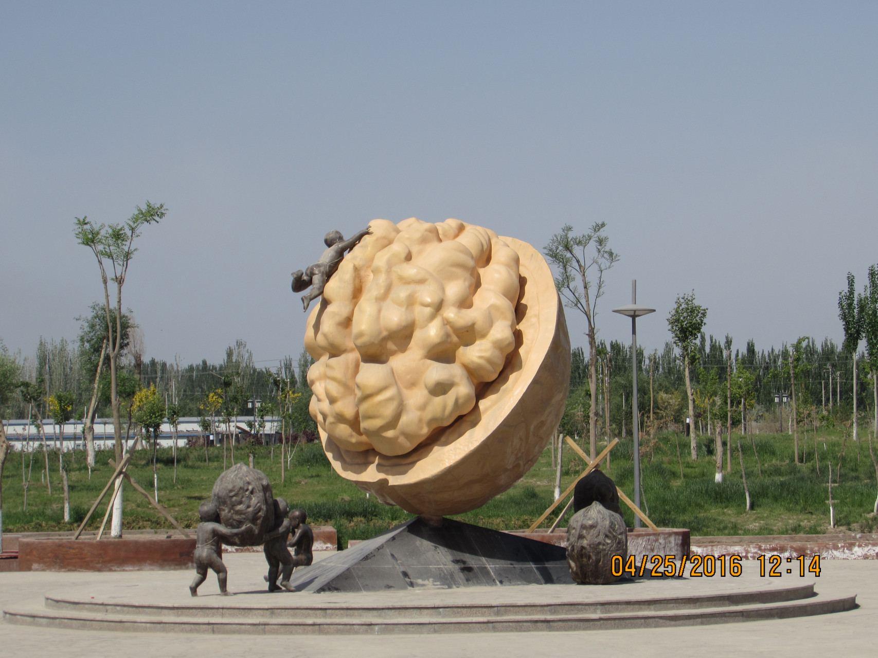 盛艺铜艺锻铜浮雕# #锻铜浮雕#  铜雕作为一种雕塑艺术形式,其问挝