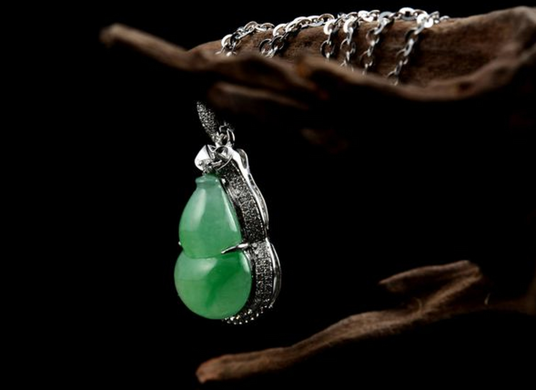 翡翠翠性 #点击头像看直播# #翡翠翠性# 的具体表现形式 "苍蝇翅"是指