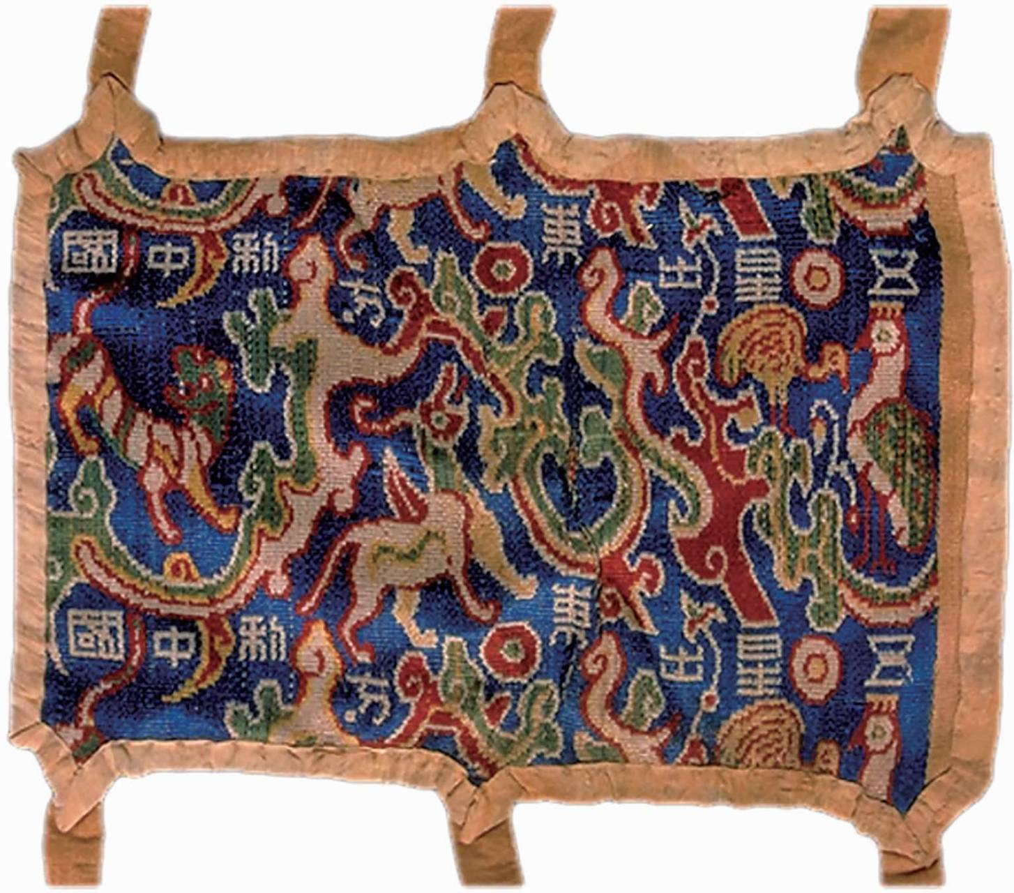 1995年,新疆民丰县尼雅遗址一座男女合葬墓里,"五星出东方利中国"彩锦