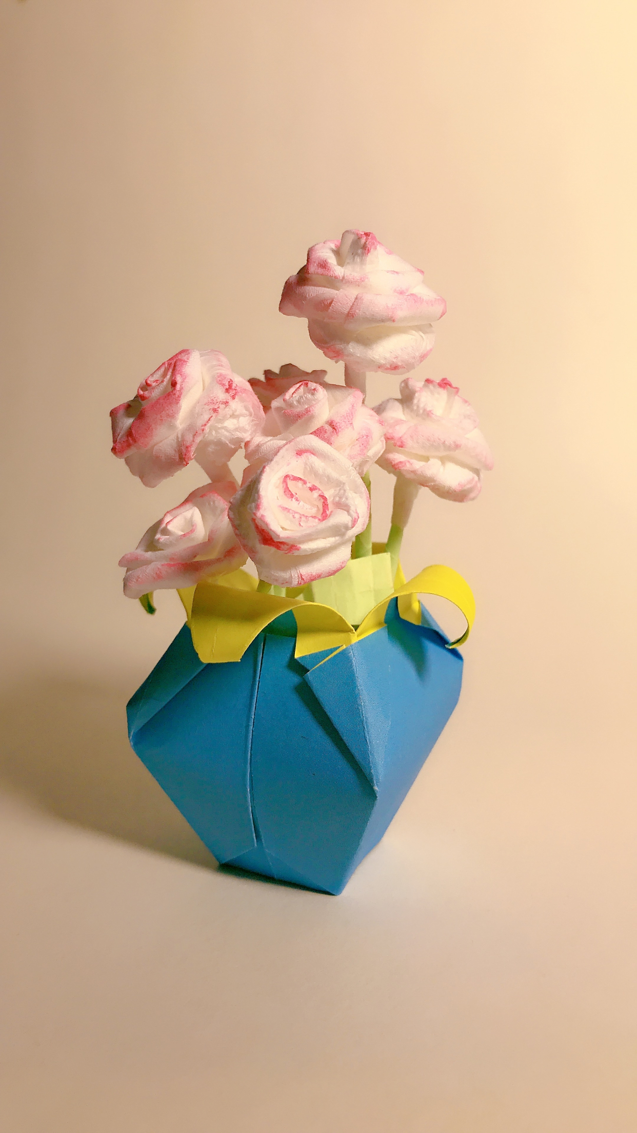 用一张纸折一枚漂亮的花瓶好看