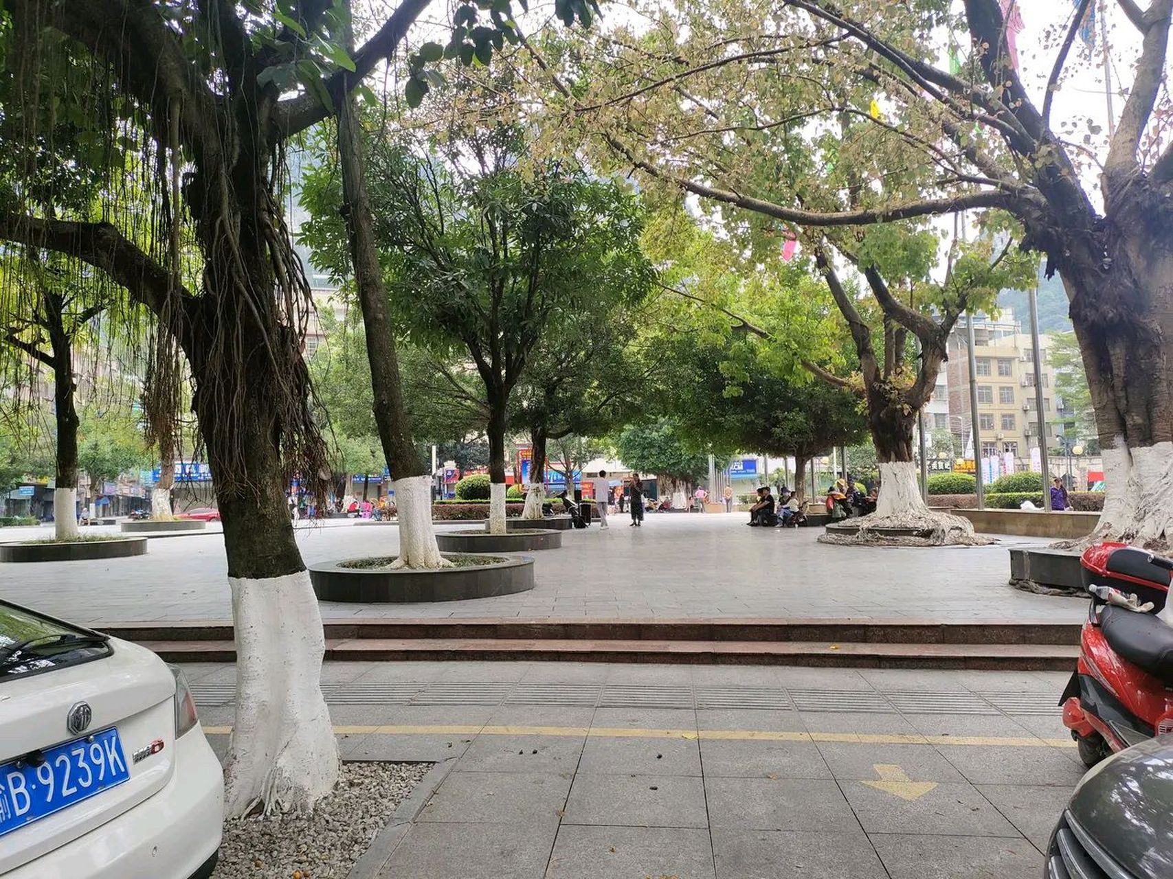 自从政府搬迁到宜州了以后 金城江感觉冷清了许多