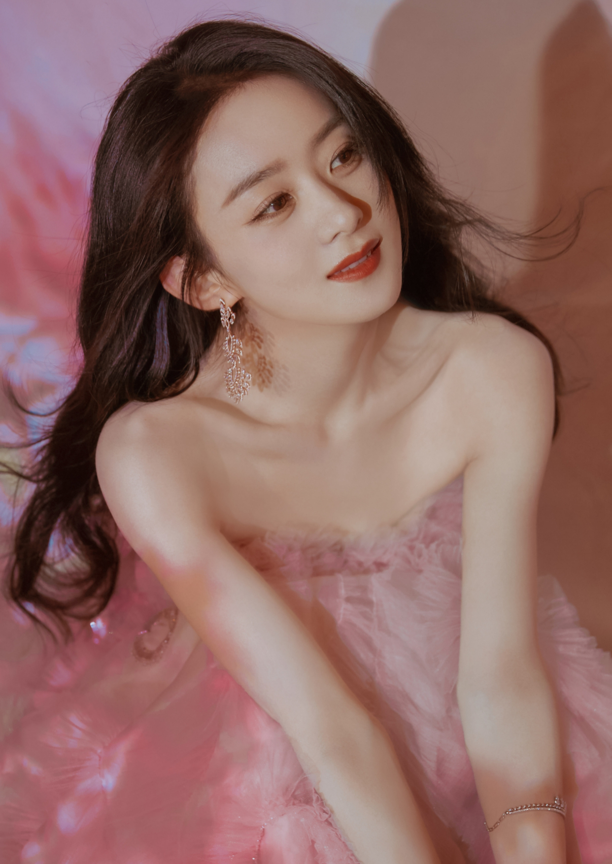 "收视女王"赵丽颖全新写真:优雅高贵,魅力迷人!