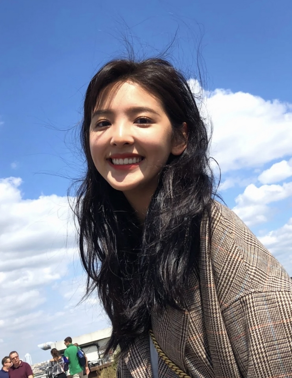 谁能拒绝甜妹小章呢#章若楠# #壁纸