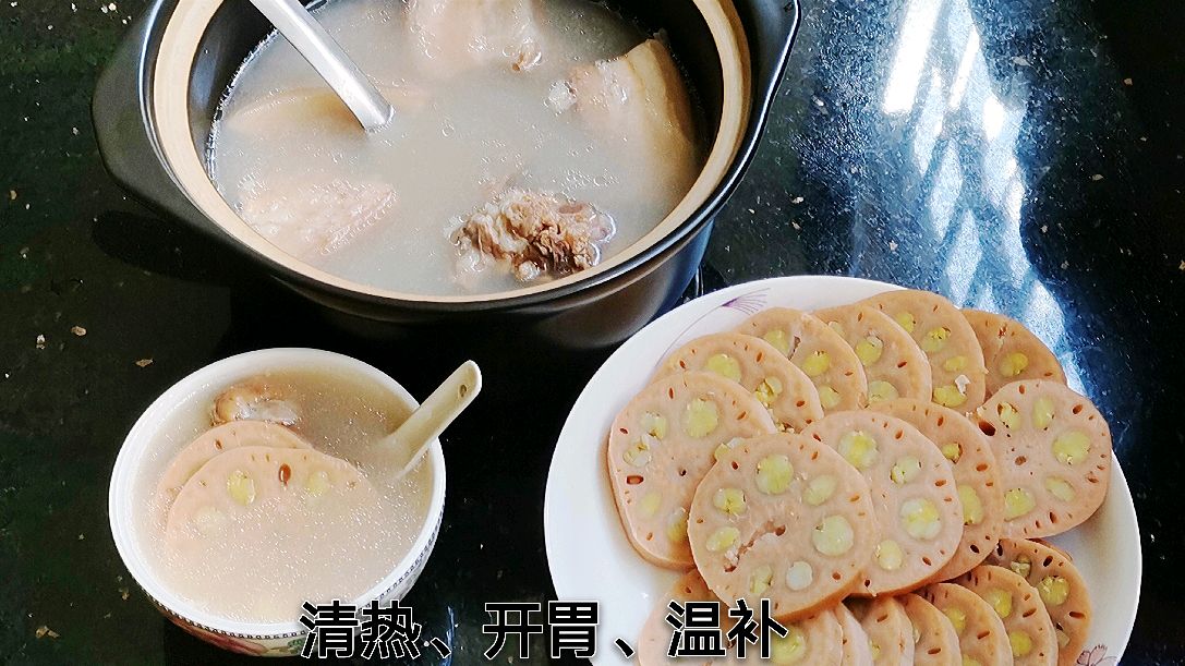 秋季可以多喝莲藕绿豆汤,清热开胃,清甜滋润,很好的家庭养生汤