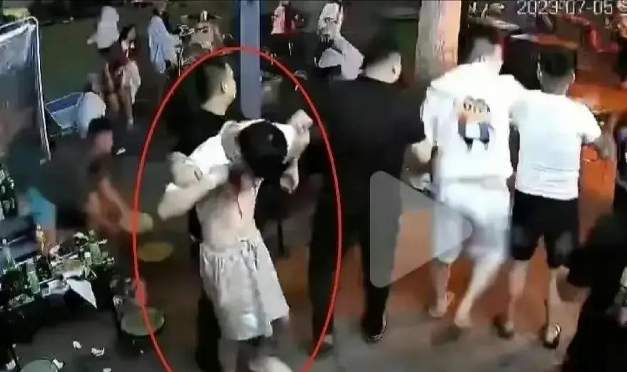 最近网上看到一场打架斗殴事件,据说导致一死一伤.