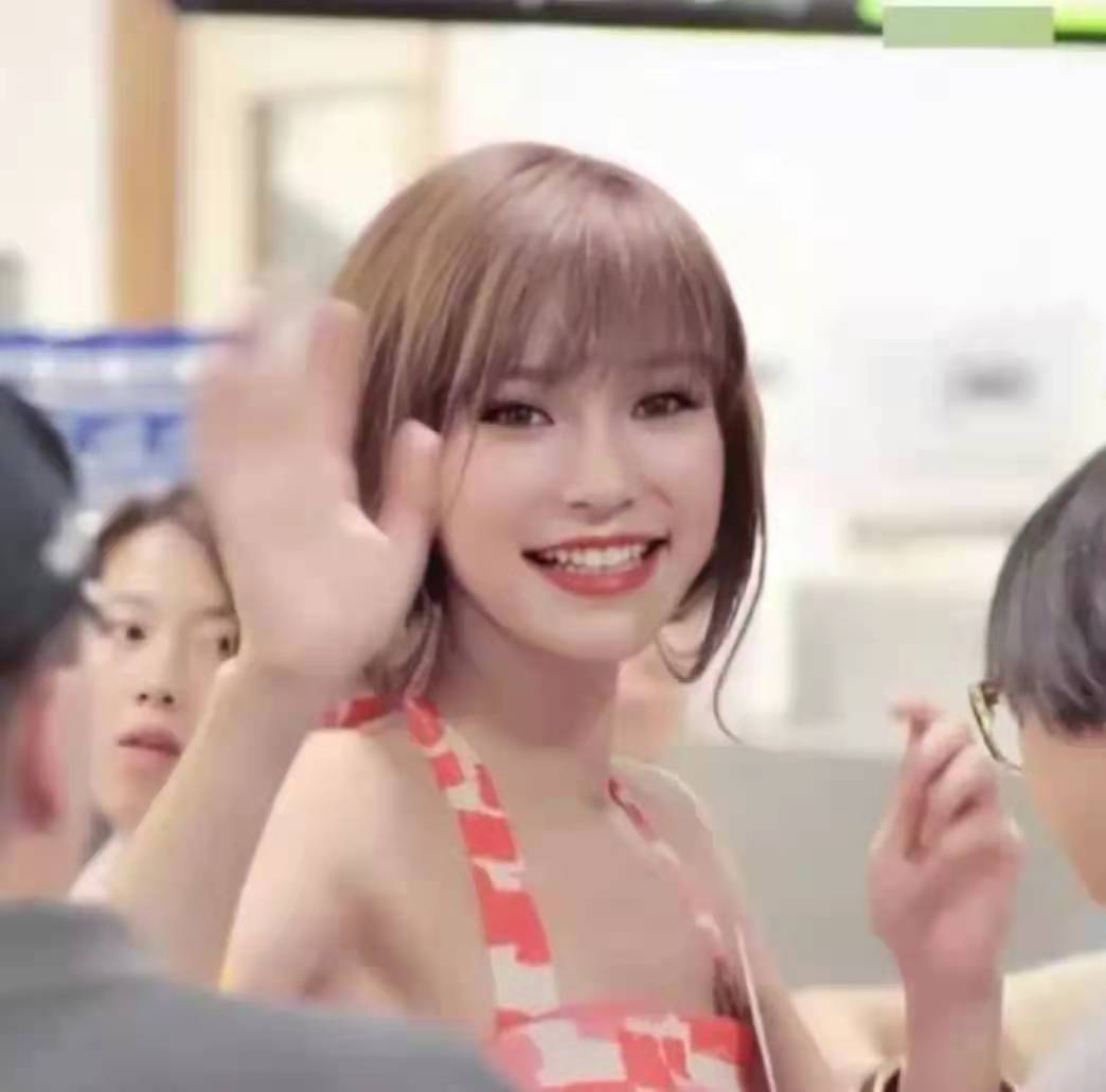 19岁杨颖"嫩模照":混血美眸甚是养眼,网友:难怪俘虏黄晓明