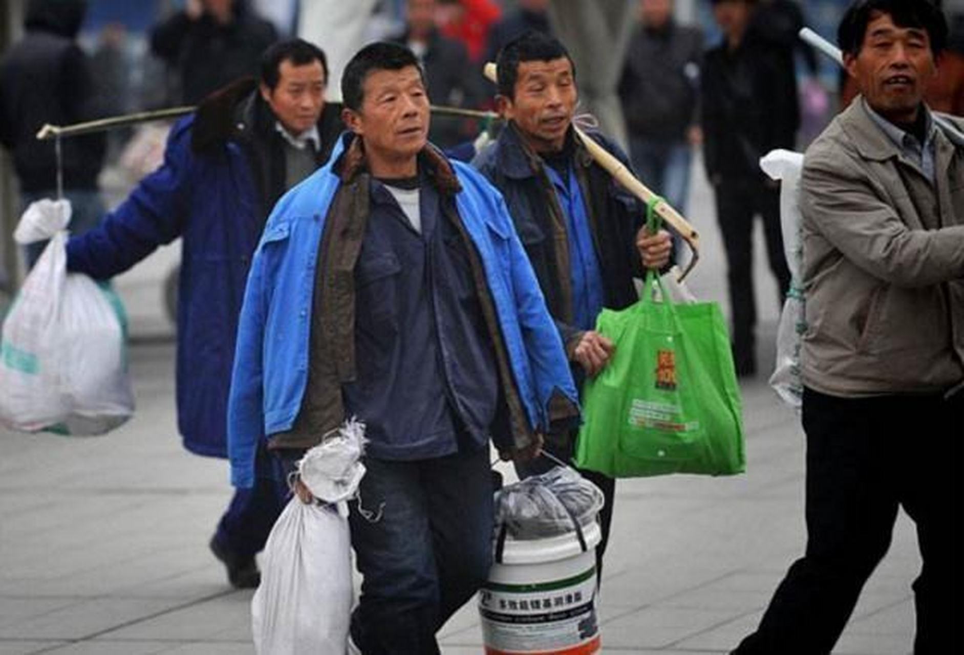 从"我的打工日记"的角度出发,可想象你在打工路上所遇到的心酸坎坷.