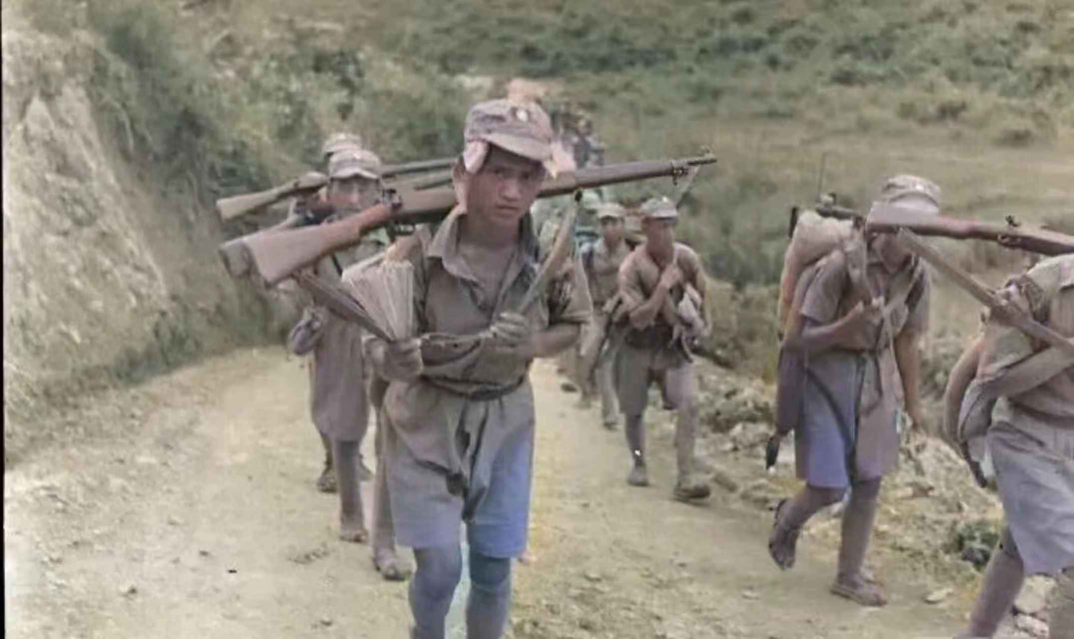 1937年,20万川军将士兵分三路步行出川开赴抗日前线.