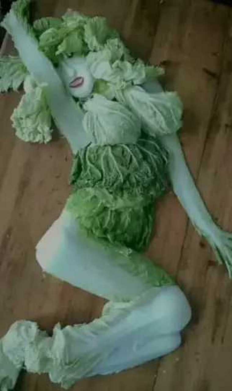 只要钱到位~ 白菜也会为你跪! 网友:挺有创意的