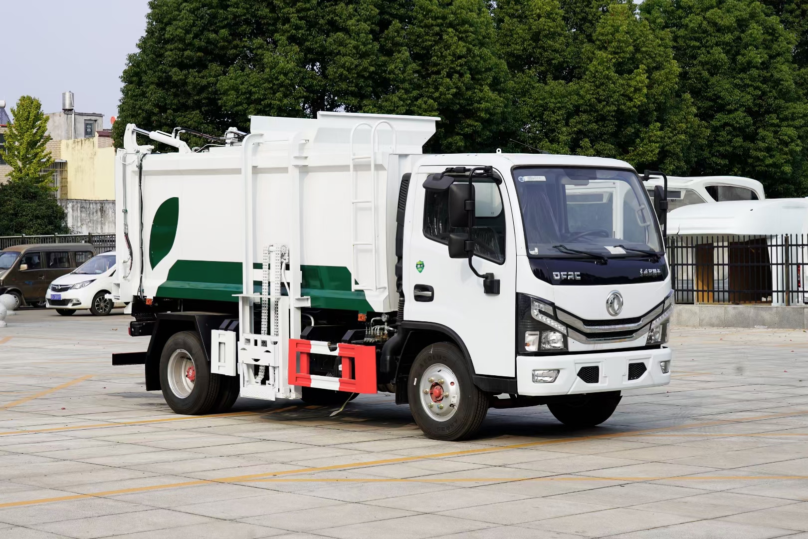 蓝牌餐厨垃圾车 东风多利卡7方餐厨垃圾车