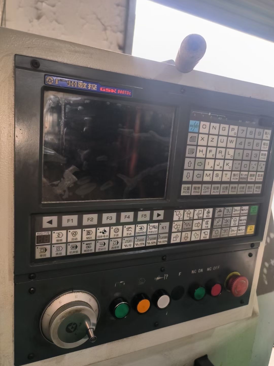 2016年沈阳4085数控车,10寸液压卡盘,导轨很好,广数980tdc系统