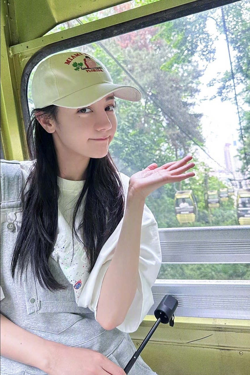 迪丽热巴# 微博发82张生活照 真的有在好好生活 真的好美啊[温臸