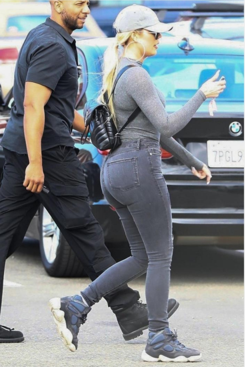 科勒61卡戴珊外出健步如飞