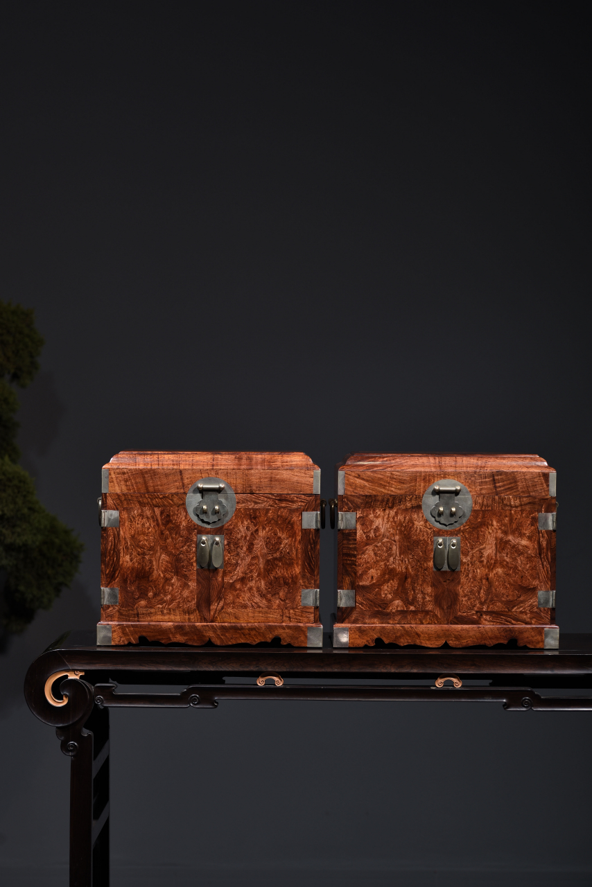 看着都可口得圆滚滚瘤疤 满瘤疤海南黄花梨官皮箱