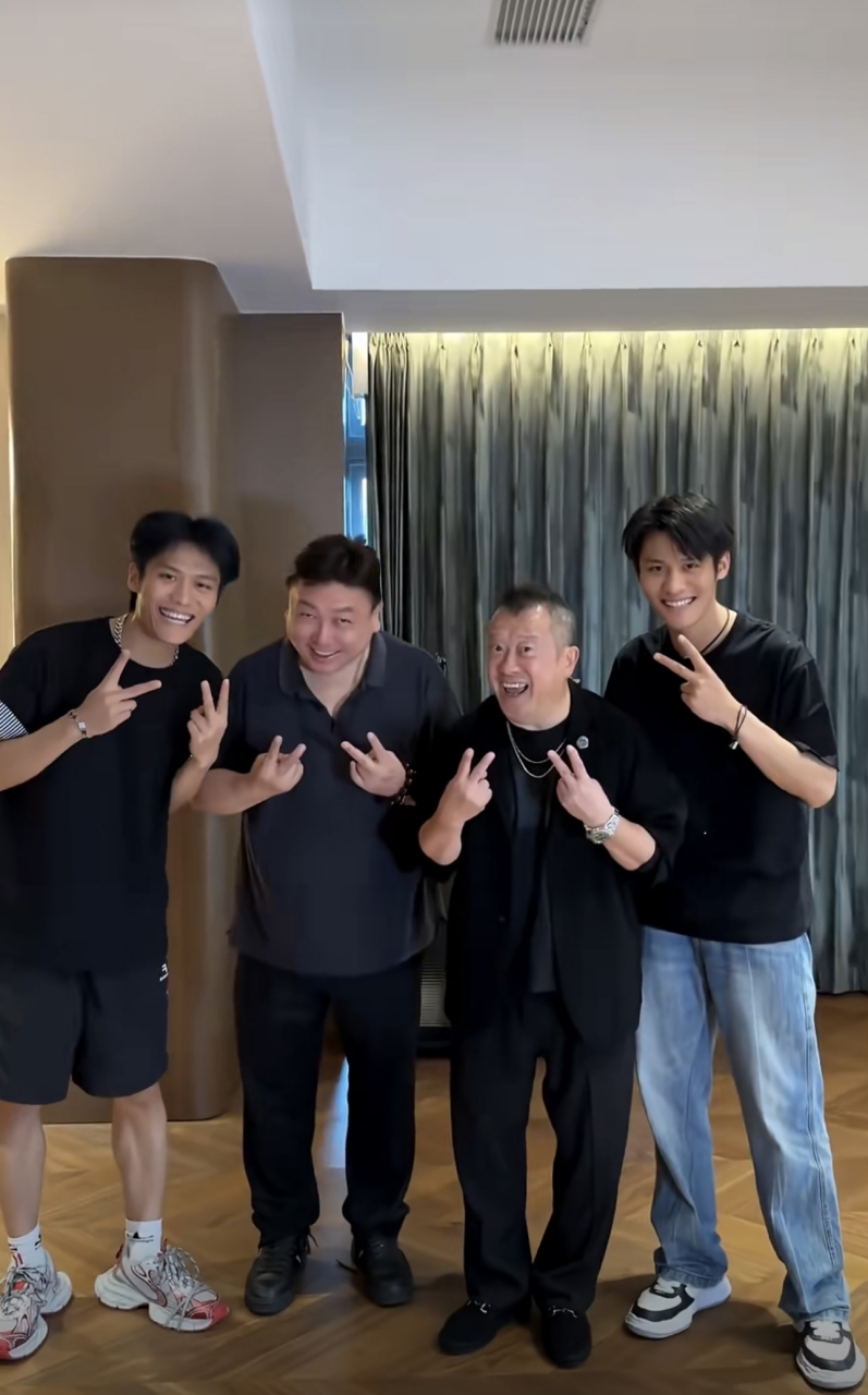 曾志伟王晶跟千万级网红拍视频,态度卑微配合营业,为捞金自降咖位!