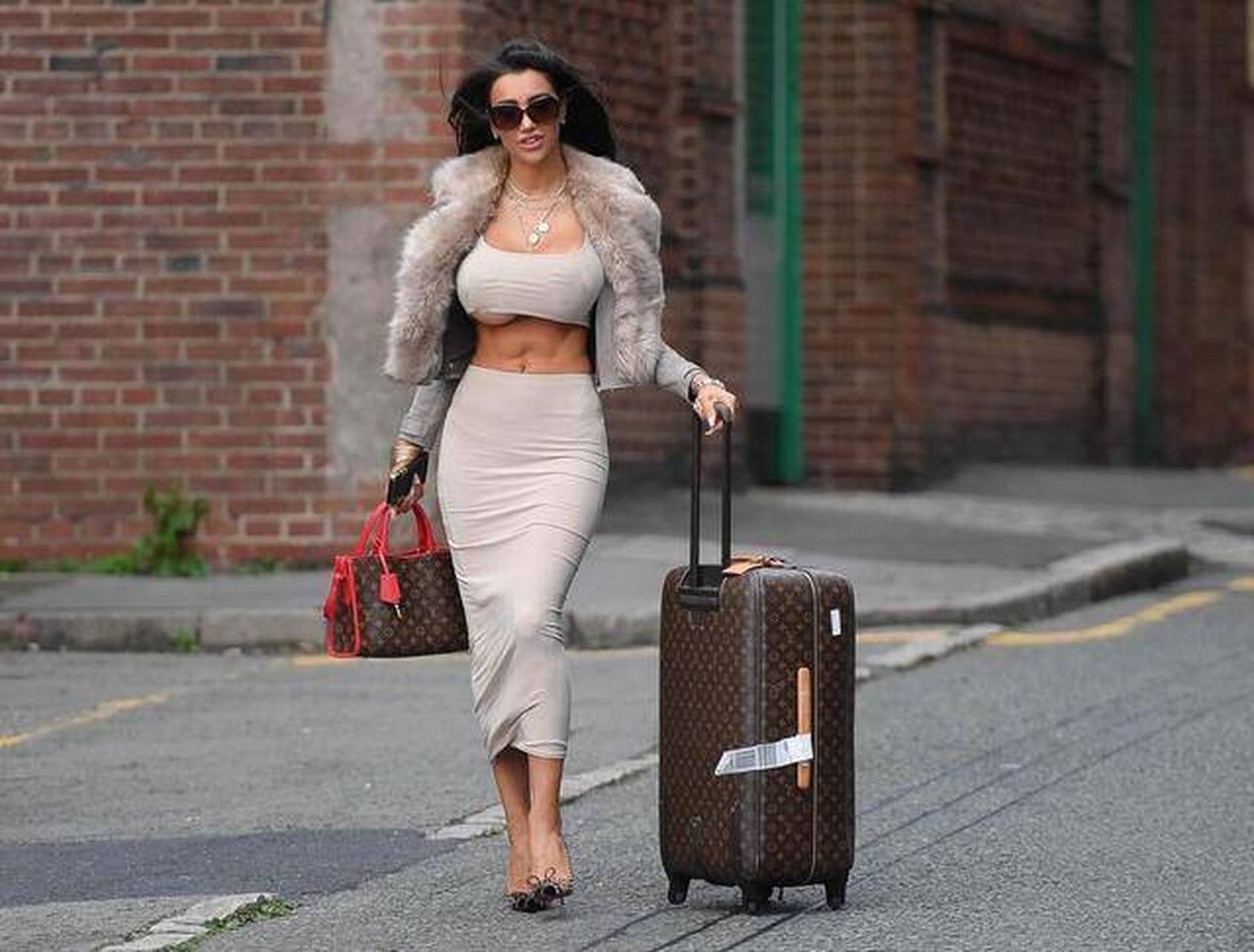 英国真人秀女星科勒·卡恩(chloe khan).