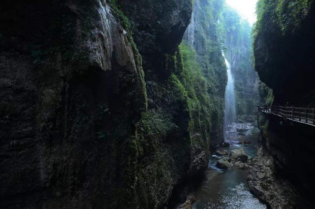 探秘世界上最长的暗河——龙桥暗河,四季长流,盘山绕石不知归处