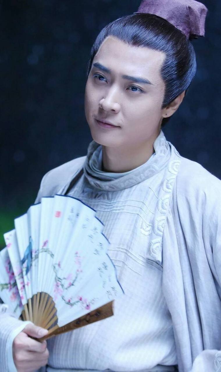 他饰演的东方彧卿颜值跟演技都在线,让人眼前一亮!