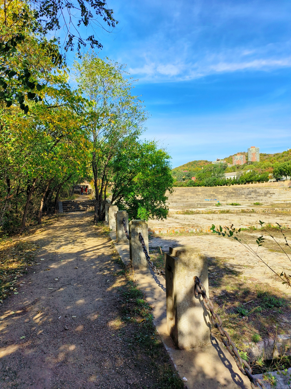 大连西山水库墓地图片