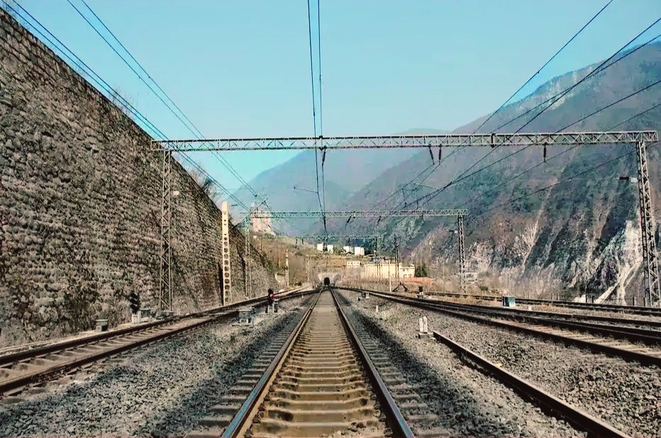 成昆铁路之越西火车站,现在改名叫乃托站