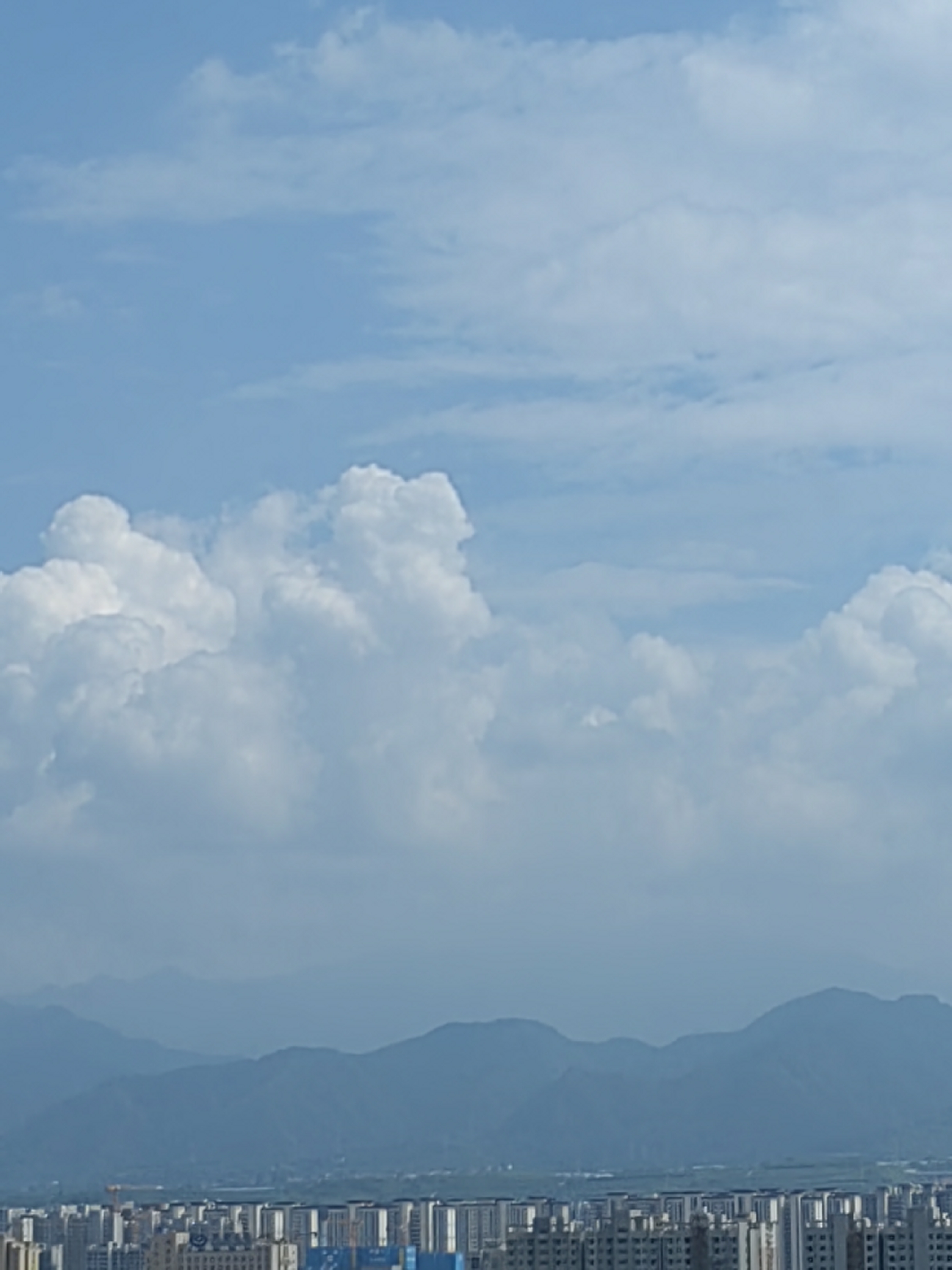 午后天空的云彩!
