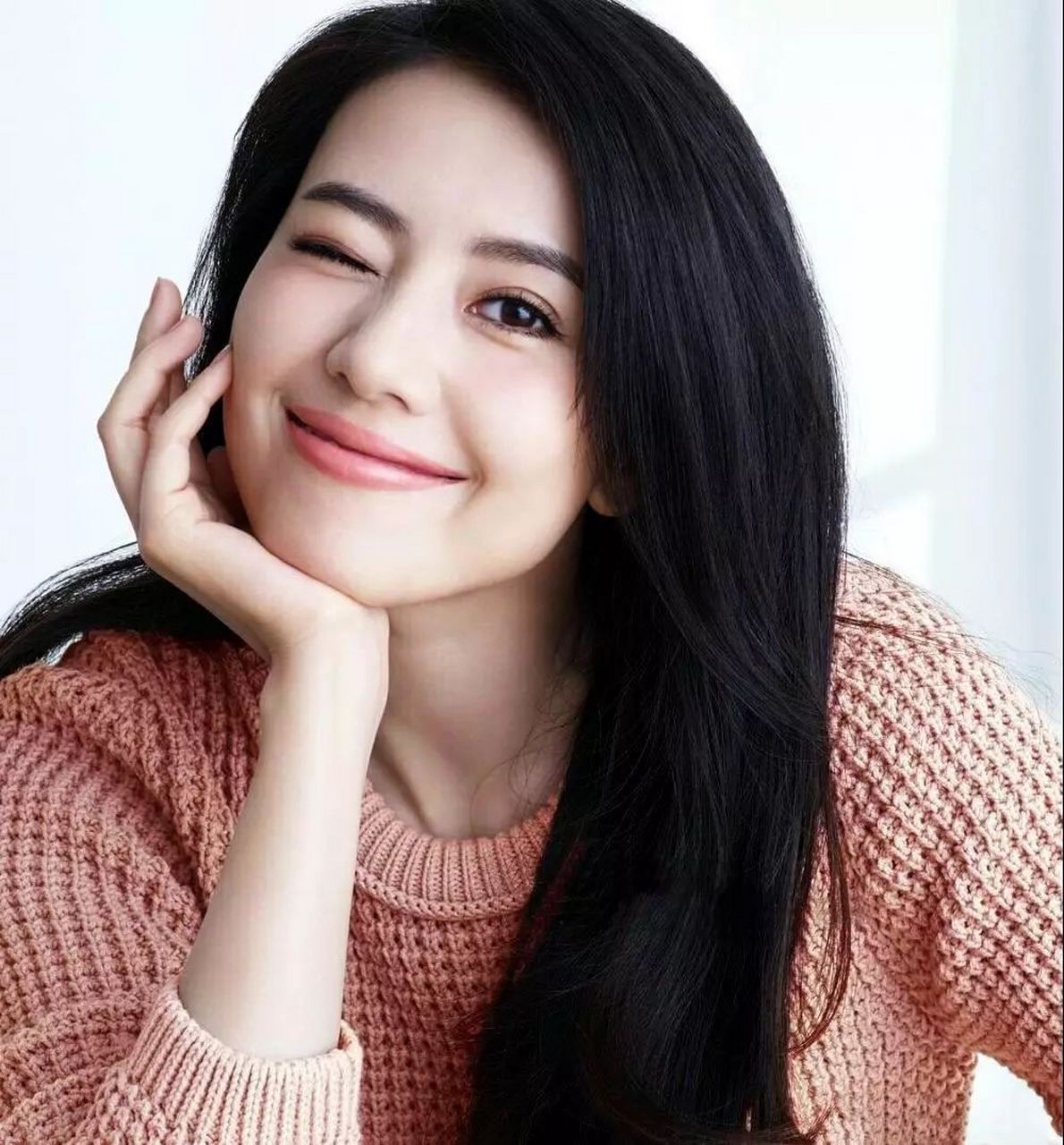 高圆圆的笑容确实非常美丽,她的笑容是那种温柔,善良且充满感染力的.