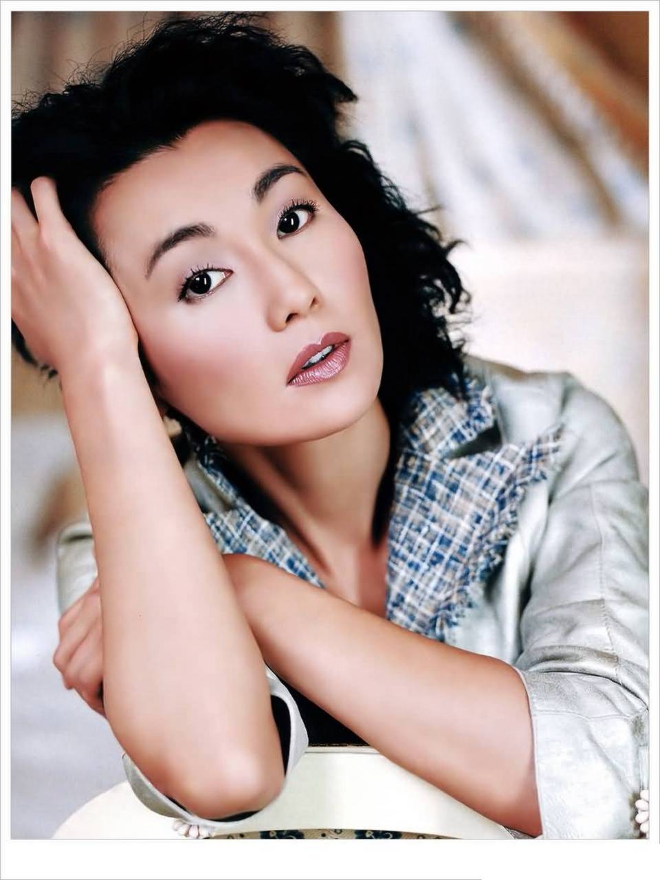 张曼玉,1964年9月20日出生于香港,中国香港女演员,歌手,词曲创作者