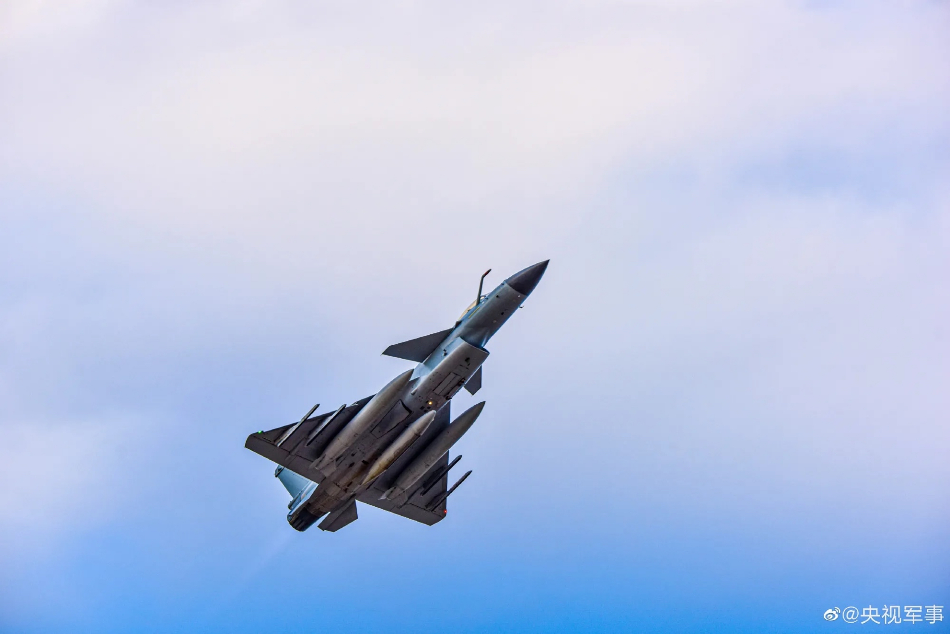 蓝天白云～美感战斗机