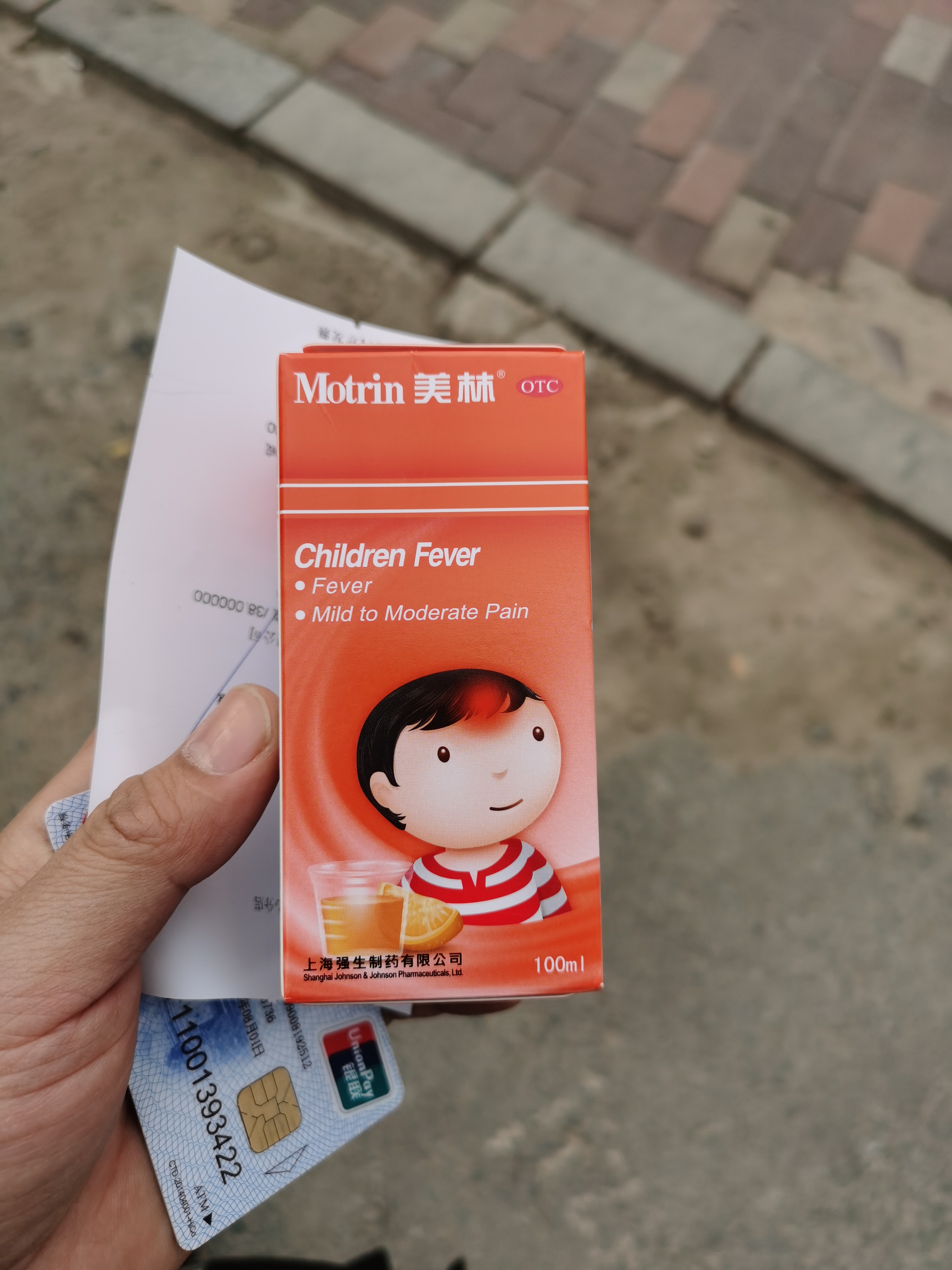 发烧时的崽崽真的让人心疼,看着她迷迷糊糊的状态真